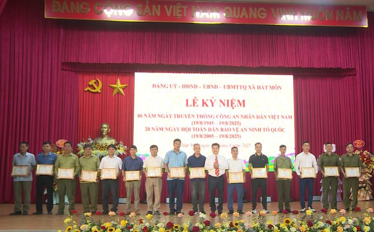 Hát Môn: Kỷ niệm 80 Ngày truyền thống lực lượng CAND 20 năm Ngày Hội toàn dân Bảo vệ ANTQ- Ảnh 7.
