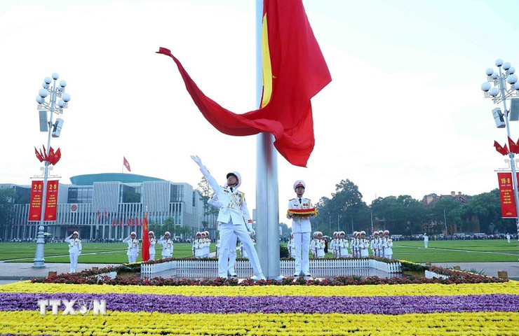 80 năm Cách mạng tháng Tám: Thiêng liêng lễ Thượng cờ trên Quảng trường Ba Đình- Ảnh 1.