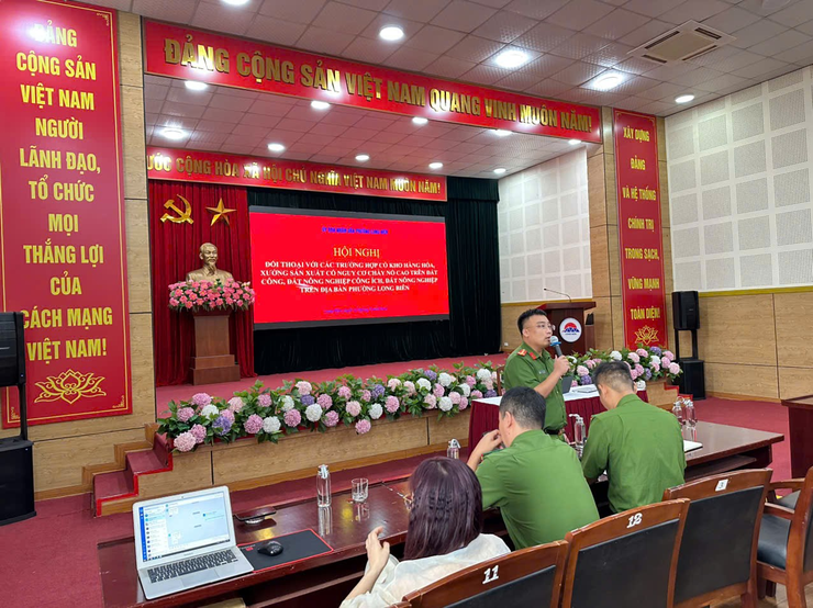 Phường Long Biên sẽ xử lý nghiêm các vi phạm về đất đai, an toàn cháy nổ khu bãi sông Hồng- Ảnh 2.