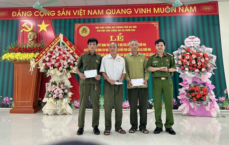 Lễ công bố quyết định thành lập chi hội Cựu công an nhân dân xã Suối Hai - Ảnh 4.