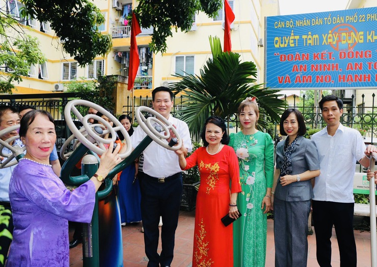 Khánh thành công trình đầu tiên của tổ dân phố chào mừng Đại hội đại biểu Đảng bộ phường Phúc Lợi lần thứ I, nhiệm kỳ 2025 - 2030.- Ảnh 2.
