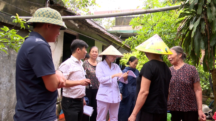 Trạm y tế xã Chuyên Mỹ: Ra quân tổng vệ sinh môi trường phòng chống dịch bệnh sốt xuất huyết- Ảnh 1.