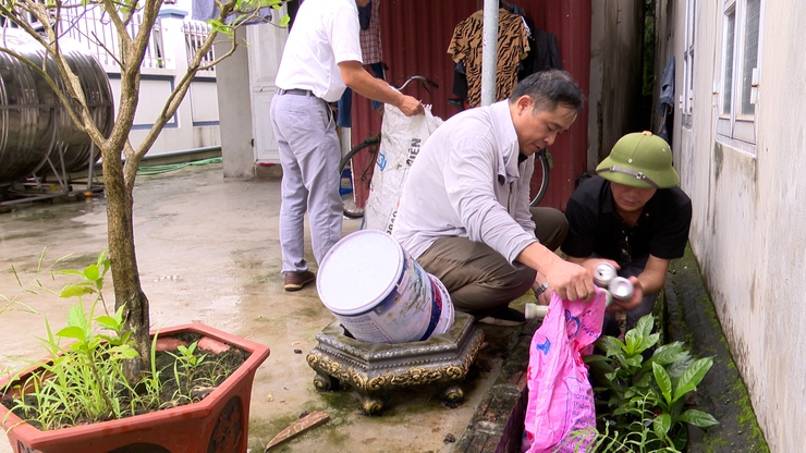 Trạm y tế xã Chuyên Mỹ: Ra quân tổng vệ sinh môi trường phòng chống dịch bệnh sốt xuất huyết- Ảnh 3.