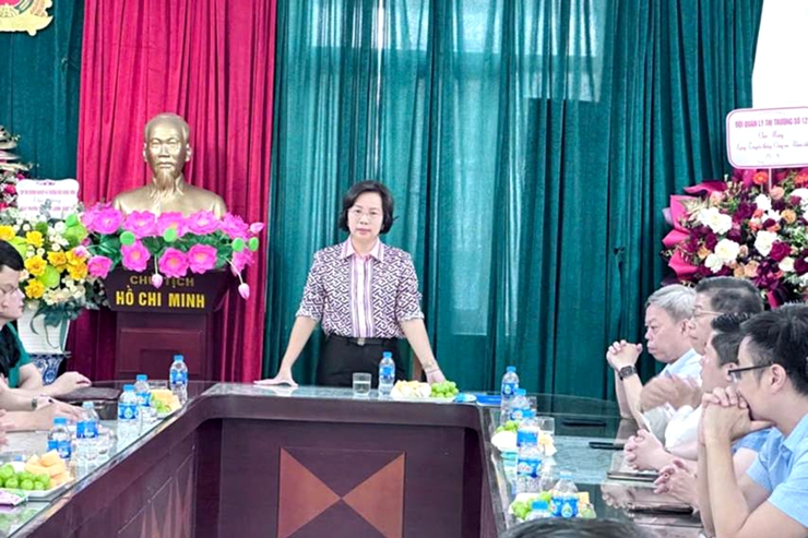 Đảng ủy - HĐND - UBND phường Thanh Xuân chúc mừng Công an phường nhân kỷ niệm 80 năm ngày thành lập lực lượng Công an nhân dân- Ảnh 1.