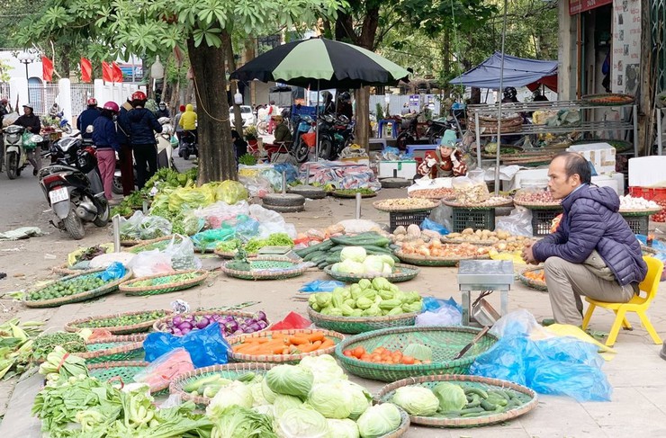 Phường Giảng Võ: Tăng cường công tác trật tự đô thị, vệ sinh an toàn thực phẩm, giải tỏa các tụ điểm kinh doanh trái phép- Ảnh 2.