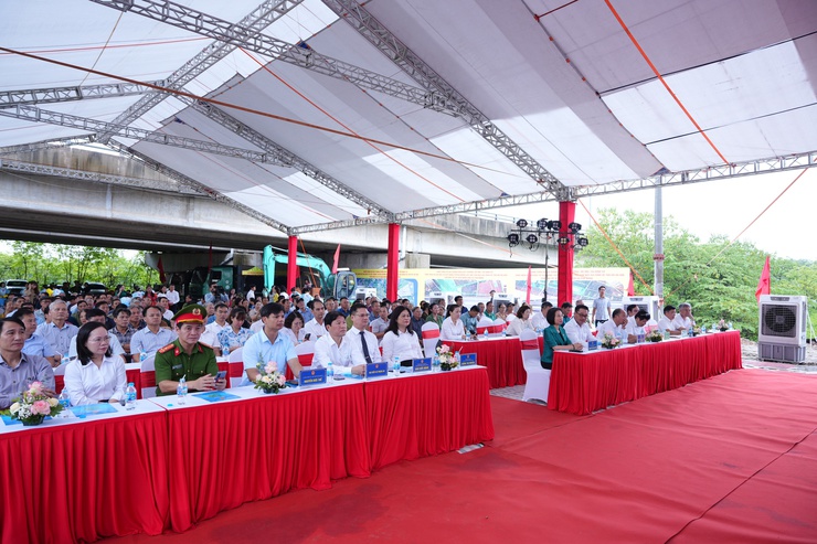 Lễ khởi công dự án đầu tư xây dựng tuyến đường kết nối sân bay Gia Bình về Thủ đô Hà Nội (Đoạn qua địa bàn thành phố Hà Nội)- Ảnh 1.