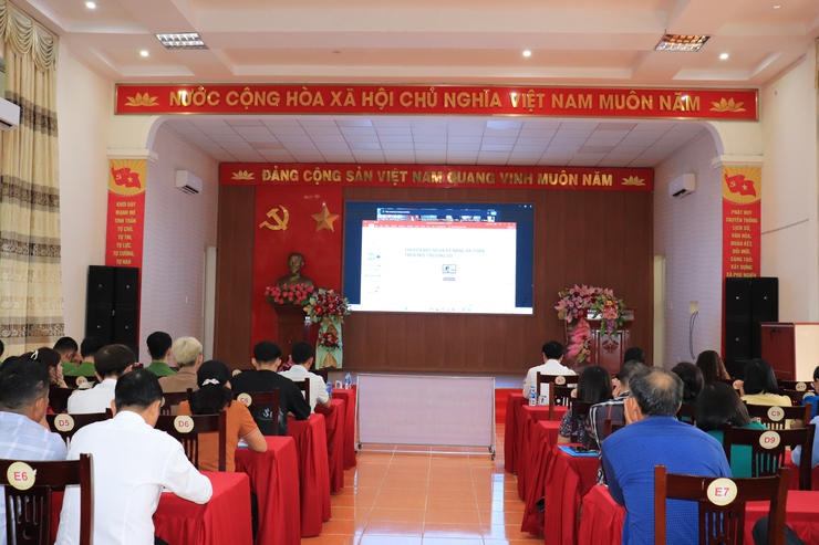 Phú Nghĩa: Sơ kết 20 ngày đầu thực hiện Chiến dịch “45 ngày đêm ra quân hỗ trợ hoạt động chuyển đổi số tại các xã, phường trong giai đoạn đầu vận hành mô hình chính quyền địa phương hai cấp”- Ảnh 9.
