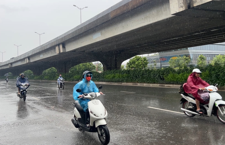 Ngày 19/8, Hà Nội có mưa vừa, mưa to và dông; đêm mưa giảm dần- Ảnh 2.