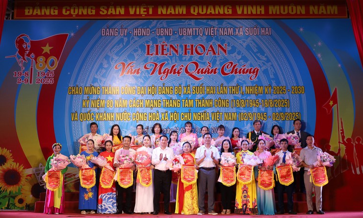 Liên hoan văn nghệ quần chúng chào mừng thành công Đại hội Đảng bộ xã lần thứ I, nhiệm kỳ 2025 – 2030; kỷ niệm 80 năm Cách mạng Tháng Tám và Quốc khánh 2/9- Ảnh 2.
