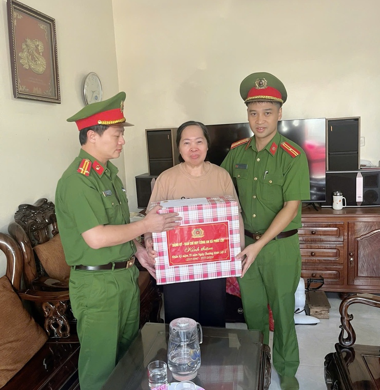 Công an xã Phúc Lộc: Nhiều hoạt động thi đua sôi nổi chào mừng ngày truyền thống lực lượng CAND và các ngày lễ lớn của đất nước- Ảnh 1.