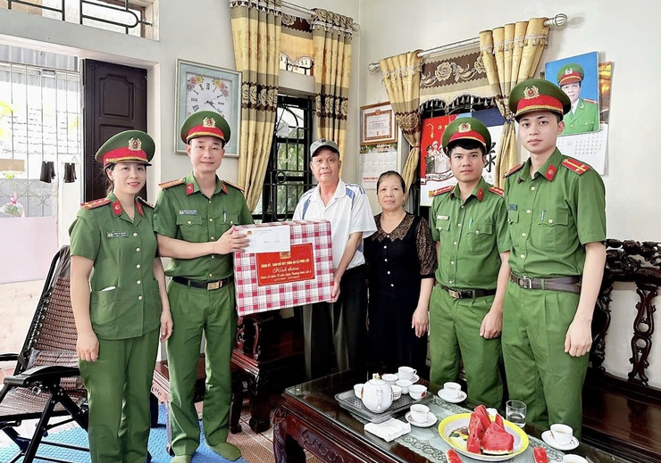 Công an xã Phúc Lộc: Nhiều hoạt động thi đua sôi nổi chào mừng ngày truyền thống lực lượng CAND và các ngày lễ lớn của đất nước- Ảnh 2.