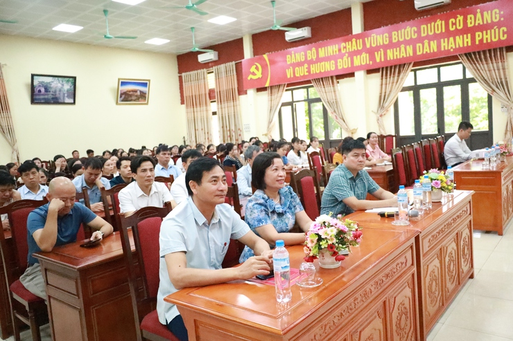 Xã Minh Châu khai mạc lớp bồi dưỡng chính trị hè năm 2025 cho đội ngũ cán bộ, giáo viên- Ảnh 3.