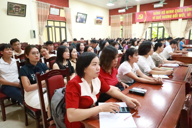 Xã Minh Châu khai mạc lớp bồi dưỡng chính trị hè năm 2025 cho đội ngũ cán bộ, giáo viên- Ảnh 4.
