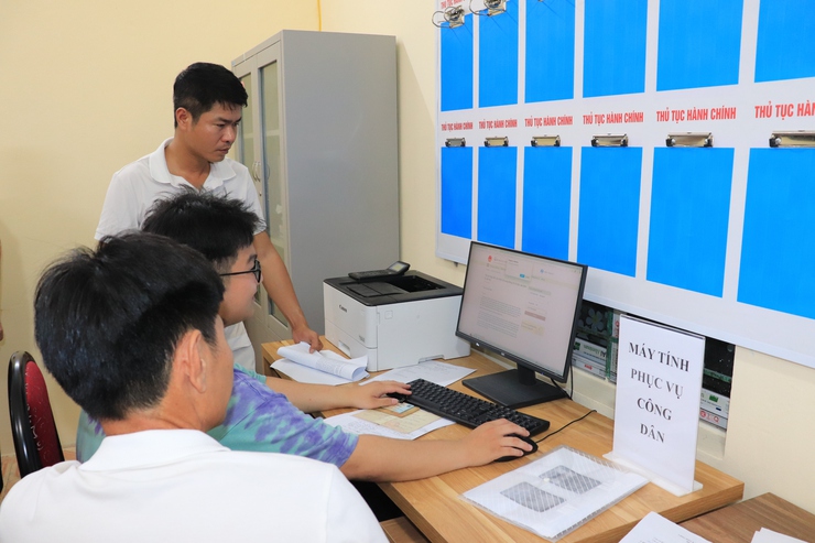 Phú Nghĩa: Sơ kết 20 ngày đầu thực hiện Chiến dịch “45 ngày đêm ra quân hỗ trợ hoạt động chuyển đổi số tại các xã, phường trong giai đoạn đầu vận hành mô hình chính quyền địa phương hai cấp”- Ảnh 8.
