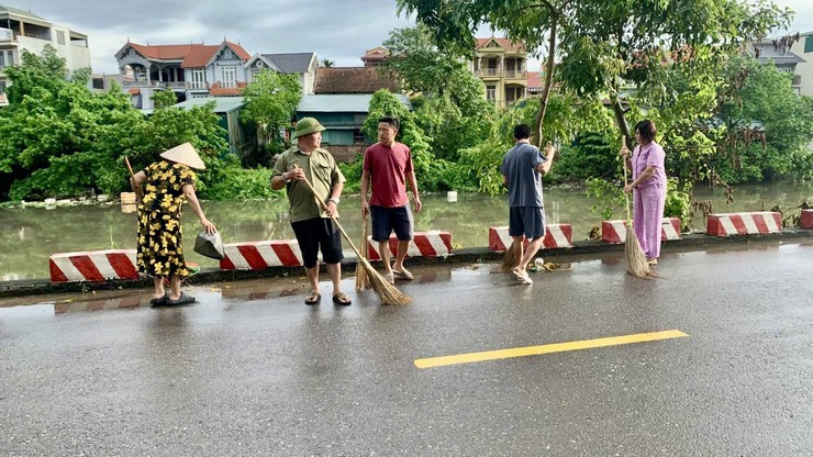 Cán bộ, công chức, viên chức, người lao động UBND xã Đại Thanh ra quân tổng vệ sinh môi trường sáng thứ 7- Ảnh 6.