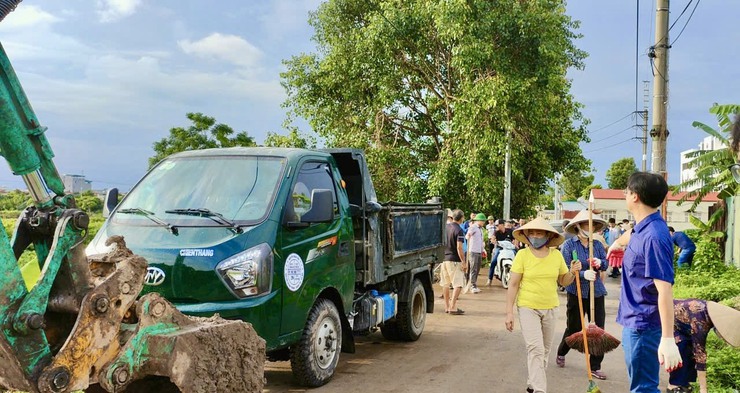 Cán bộ, công chức, viên chức, người lao động UBND xã Đại Thanh ra quân tổng vệ sinh môi trường sáng thứ 7- Ảnh 3.