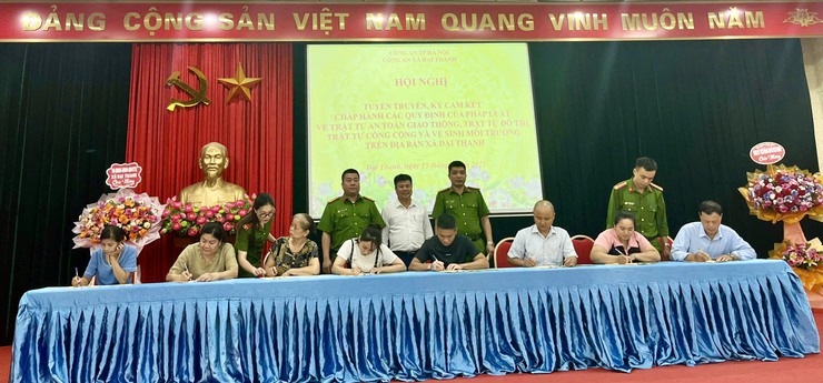 Hội nghị tuyên truyền, ký cam kết chấp hành các quy định của pháp luật về trật tự văn minh đô thị, trật tự công cộng và vệ sinh môi trường trên địa bàn xã Đại Thanh- Ảnh 3.