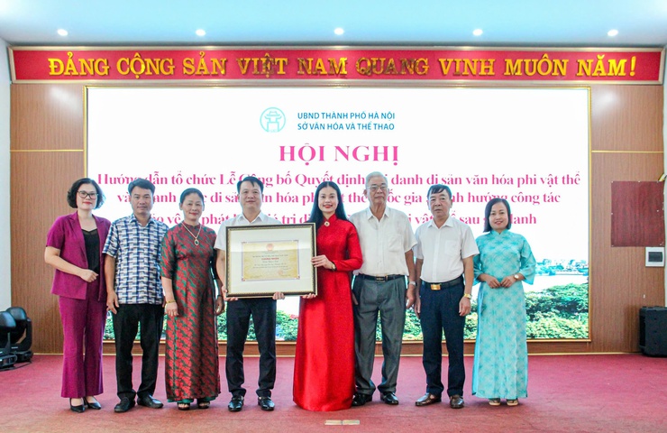 Lễ hội Chùa Nành, xã Ninh Hiệp (nay là xã Phù Đổng) được công nhận là Di sản văn hóa phi vật thể quốc gia.- Ảnh 1.