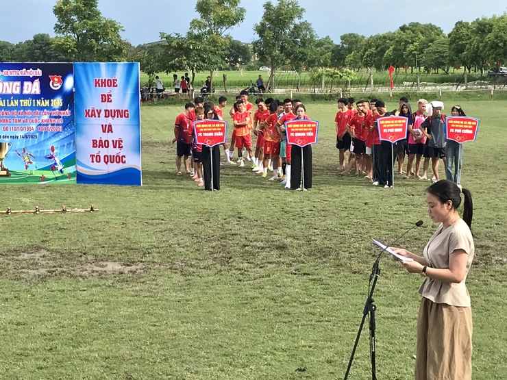 Khai mạc giải bóng đá thanh niên xã Nội Bài 
lần thứ nhất năm 2025
- Ảnh 2.