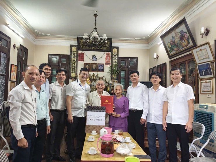 XÃ THIÊN LỘC TỔ CHỨC ĐOÀN ĐI THĂM, TẶNG QUÀ ĐỐI TƯỢNG NGƯỜI HOẠT ĐỘNG KHÁNG CHIẾN BỊ ĐỊCH BẮT TÙ ĐÀY NHÂN DỊP 80 NĂM QUỐC KHÁNH 2/9- Ảnh 10.