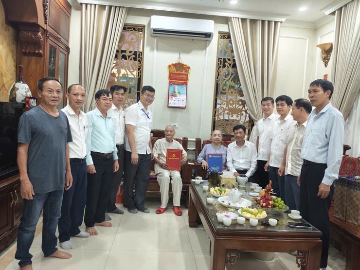 XÃ THIÊN LỘC TỔ CHỨC ĐOÀN ĐI THĂM, TẶNG QUÀ ĐỐI TƯỢNG NGƯỜI HOẠT ĐỘNG KHÁNG CHIẾN BỊ ĐỊCH BẮT TÙ ĐÀY NHÂN DỊP 80 NĂM QUỐC KHÁNH 2/9- Ảnh 7.