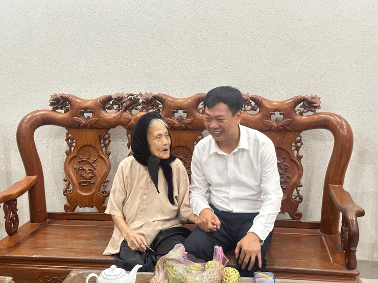 XÃ THIÊN LỘC TỔ CHỨC ĐOÀN ĐI THĂM, TẶNG QUÀ ĐỐI TƯỢNG NGƯỜI HOẠT ĐỘNG KHÁNG CHIẾN BỊ ĐỊCH BẮT TÙ ĐÀY NHÂN DỊP 80 NĂM QUỐC KHÁNH 2/9- Ảnh 1.