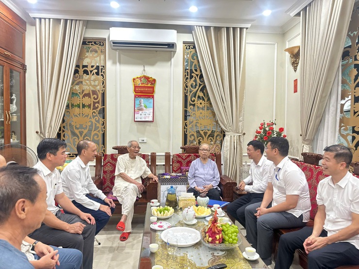 XÃ THIÊN LỘC TỔ CHỨC ĐOÀN ĐI THĂM, TẶNG QUÀ ĐỐI TƯỢNG NGƯỜI HOẠT ĐỘNG KHÁNG CHIẾN BỊ ĐỊCH BẮT TÙ ĐÀY NHÂN DỊP 80 NĂM QUỐC KHÁNH 2/9- Ảnh 11.