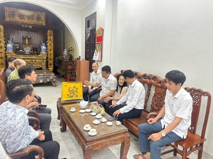 XÃ THIÊN LỘC TỔ CHỨC ĐOÀN ĐI THĂM, TẶNG QUÀ ĐỐI TƯỢNG NGƯỜI HOẠT ĐỘNG KHÁNG CHIẾN BỊ ĐỊCH BẮT TÙ ĐÀY NHÂN DỊP 80 NĂM QUỐC KHÁNH 2/9- Ảnh 3.