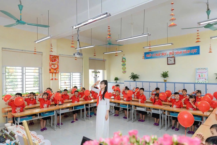 Thầy và trò Trường Tiểu học Tây Tựu A - phường Tây Tựu rực rỡ cờ hoa chào mừng kỷ niệm 80 năm cách mạng tháng tám và quốc khánh 2/9 - Ảnh 4.