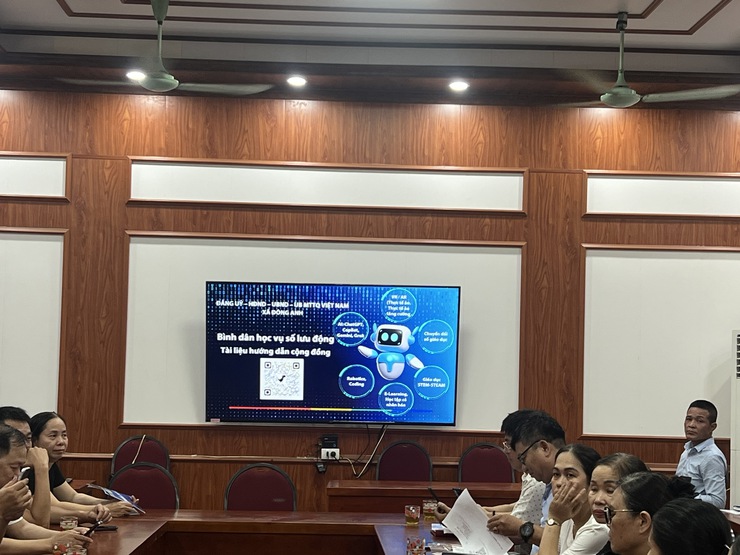 XÃ ĐÔNG ANH TRIỂN KHAI MÔ HÌNH “BÌNH DÂN HỌC VỤ SỐ LƯU ĐỘNG”- Ảnh 2.