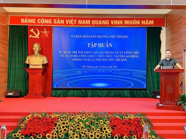 Tập huấn sử dụng trí tuệ nhân tạo (AI) trong xử lý công việc của cán bộ, công chức, viên chức, người lao động trong cơ quan phường Phú Thượng- Ảnh 2.