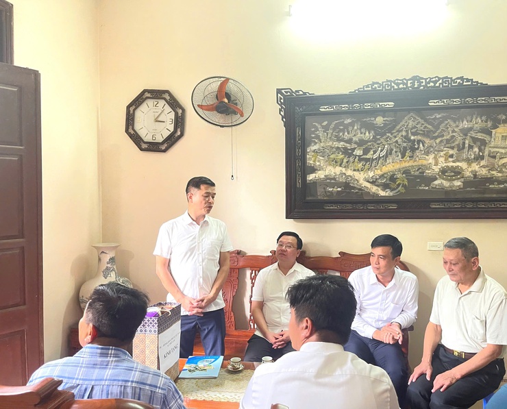 ĐỒNG CHÍ NGUYỄN HỮU DŨNG – PHÓ BÍ THƯ ĐẢNG ỦY – CHỦ TỊCH UBND XÃ THIÊN LỘC – TRƯỞNG ĐOÀN SỐ 03 ĐI THĂM, TẶNG QUÀ ĐỐI TƯỢNG NGƯỜI HOẠT ĐỘNG KHÁNG CHIẾN BỊ ĐỊCH BẮT TÙ ĐÀY NHÂN DỊP 80 NĂM QUỐC KHÁNH 02/9- Ảnh 7.