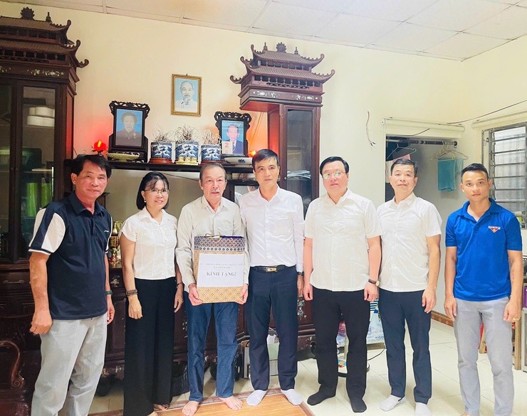 ĐỒNG CHÍ NGUYỄN HỮU DŨNG – PHÓ BÍ THƯ ĐẢNG ỦY – CHỦ TỊCH UBND XÃ THIÊN LỘC – TRƯỞNG ĐOÀN SỐ 03 ĐI THĂM, TẶNG QUÀ ĐỐI TƯỢNG NGƯỜI HOẠT ĐỘNG KHÁNG CHIẾN BỊ ĐỊCH BẮT TÙ ĐÀY NHÂN DỊP 80 NĂM QUỐC KHÁNH 02/9- Ảnh 2.