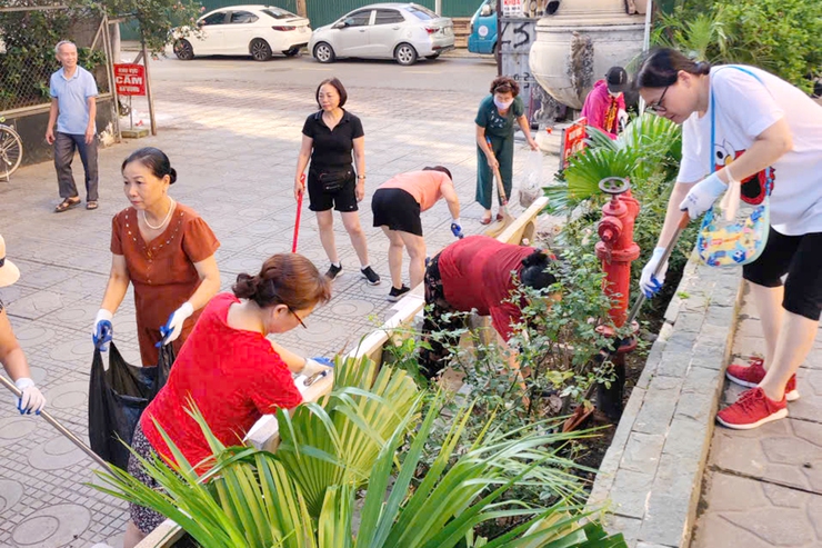 Chùm ảnh: Phường Thanh Xuân đồng loạt tổ chức ra quân tổng vệ sinh môi trường trên toàn địa bàn- Ảnh 5.