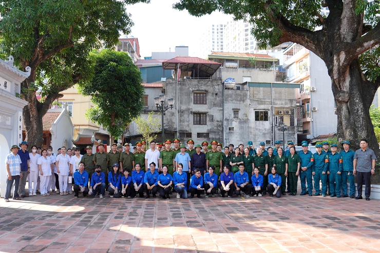Phường Thanh Xuân ra quân tổng vệ sinh môi trường chào mừng kỷ niệm 80 năm Cách mạng tháng Tám và Quốc khánh 2-9- Ảnh 3.