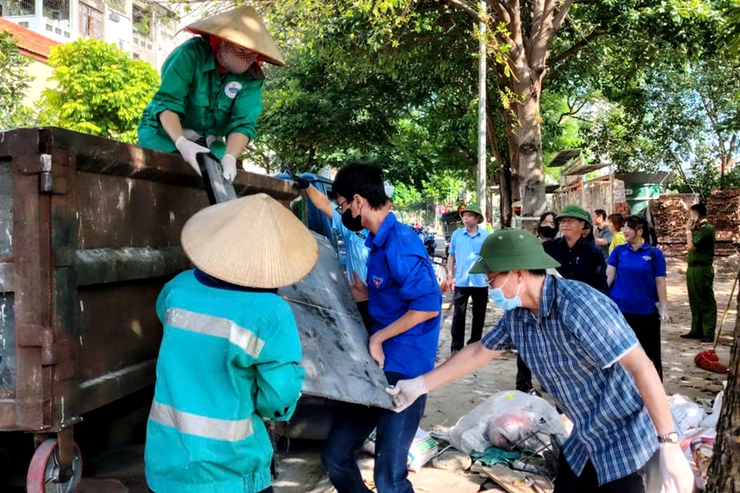 Phường Thanh Xuân ra quân tổng vệ sinh môi trường chào mừng kỷ niệm 80 năm Cách mạng tháng Tám và Quốc khánh 2-9- Ảnh 5.
