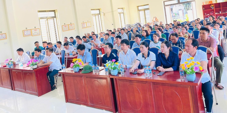 NHÂN DÂN XÃ YÊN BÀI ĐỒNG LOẠT TIẾN HÀNH VỆ SINH MÔI TRƯỜNG, ĐƯỜNG LÀNG NGÕ XÓM. HƯỞNG ỨNG LỄ RA QUÂN TỔNG VỆ SINH MÔI TRƯỜNG TOÀN THÀNH PHỐ HÀ NỘI. - Ảnh 1.