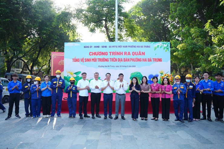 Phường Hai Bà Trưng tổ chức Lễ ra quân tổng vệ sinh môi trường trên điạ bàn phường.- Ảnh 9.