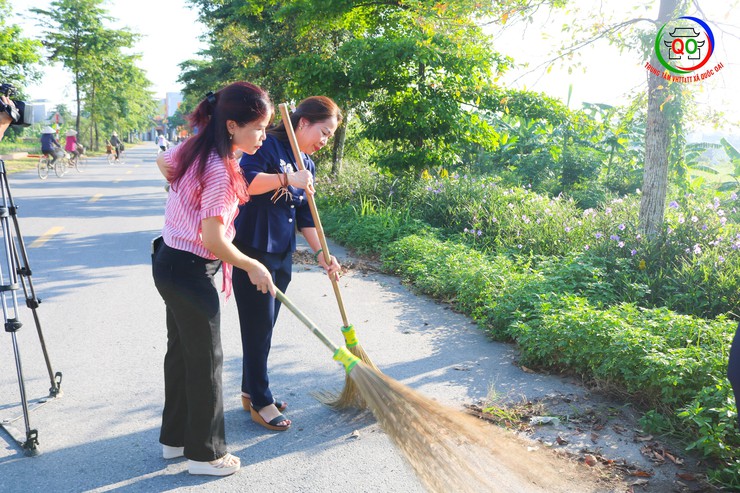 Sôi nổi Lễ ra quân tổng vệ sinh môi trường, trồng hoa cây xanh tại xã Quốc Oai- Ảnh 14.