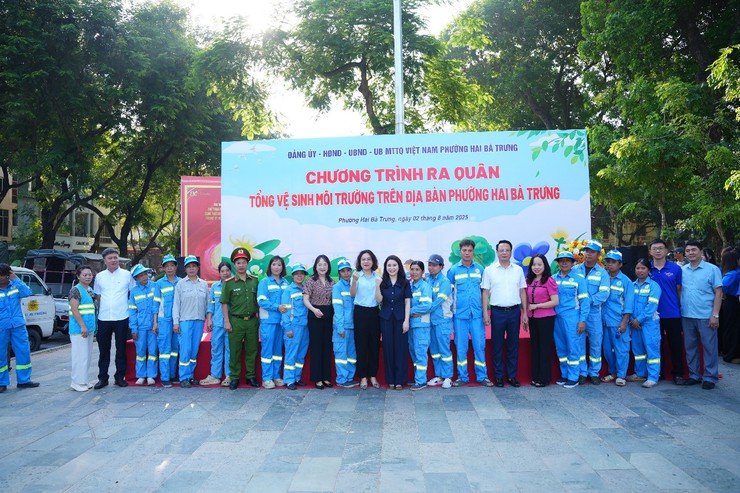 Phường Hai Bà Trưng tổ chức Lễ ra quân tổng vệ sinh môi trường trên điạ bàn phường.- Ảnh 11.