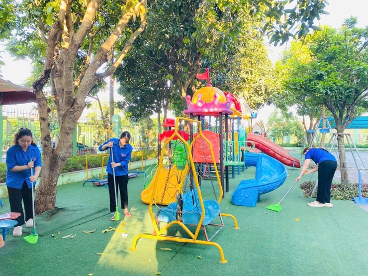 Phường Long Biên ra quân tổng vệ sinh môi trường phòng, diệt bọ gậy, phòng chống dịch sốt xuất huyết- Ảnh 12.