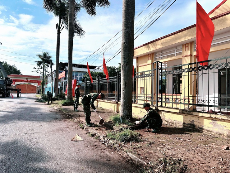 Xã Nam Phù huy động sức mạnh và sự đồng lòng của người dân kiến tạo môi trường xanh – sạch – đẹp- Ảnh 17.