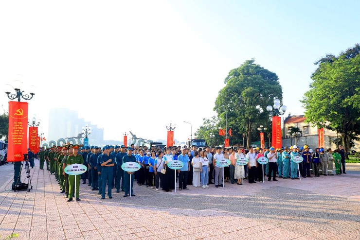Phường Tây Hồ ra quân tổng vệ sinh môi trường- Ảnh 2.