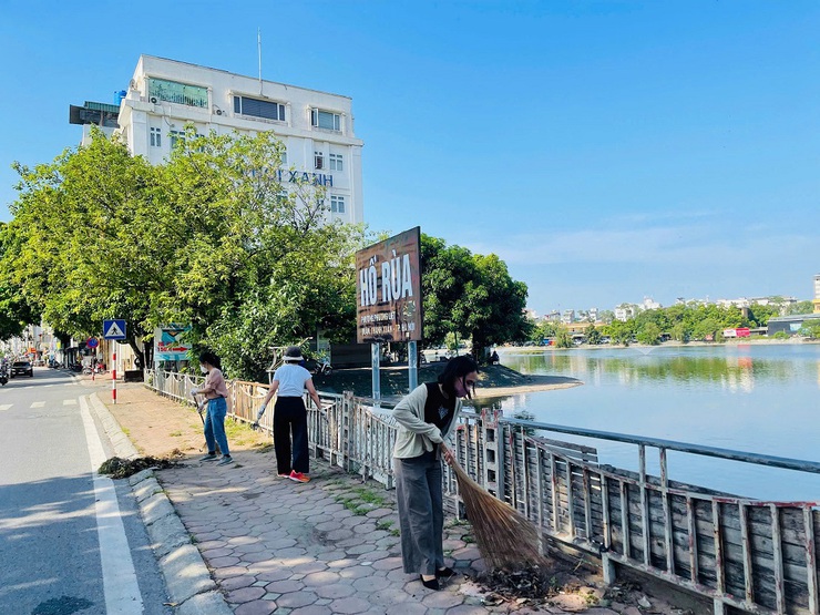 Chùm ảnh: Tổng VSMT trên địa bàn phường Phương Liệt - Chung tay vì môi trường xanh- Ảnh 3.