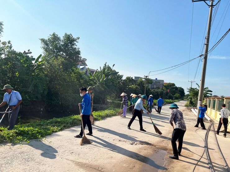 Xã Chương Dương ra quân tổng vệ sinh môi trường,
 tạo cảnh quan xanh- sạch - đẹp
- Ảnh 6.