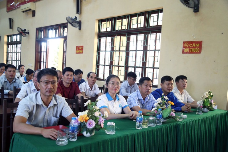 Xã Chương Dương ra quân tổng vệ sinh môi trường,
 tạo cảnh quan xanh- sạch - đẹp
- Ảnh 1.
