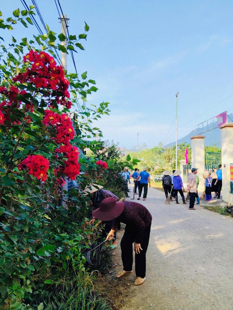 NHÂN DÂN XÃ YÊN BÀI ĐỒNG LOẠT TIẾN HÀNH VỆ SINH MÔI TRƯỜNG, ĐƯỜNG LÀNG NGÕ XÓM. HƯỞNG ỨNG LỄ RA QUÂN TỔNG VỆ SINH MÔI TRƯỜNG TOÀN THÀNH PHỐ HÀ NỘI. - Ảnh 3.