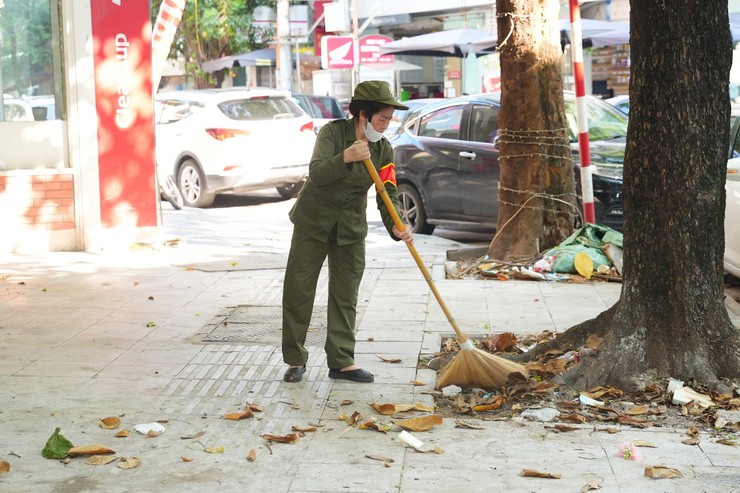 Phường Hai Bà Trưng tổ chức Lễ ra quân tổng vệ sinh môi trường trên điạ bàn phường.- Ảnh 14.
