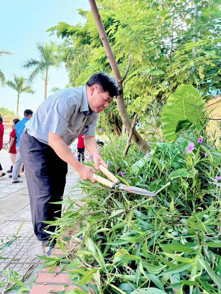 Xã Nam Phù huy động sức mạnh và sự đồng lòng của người dân kiến tạo môi trường xanh – sạch – đẹp- Ảnh 7.