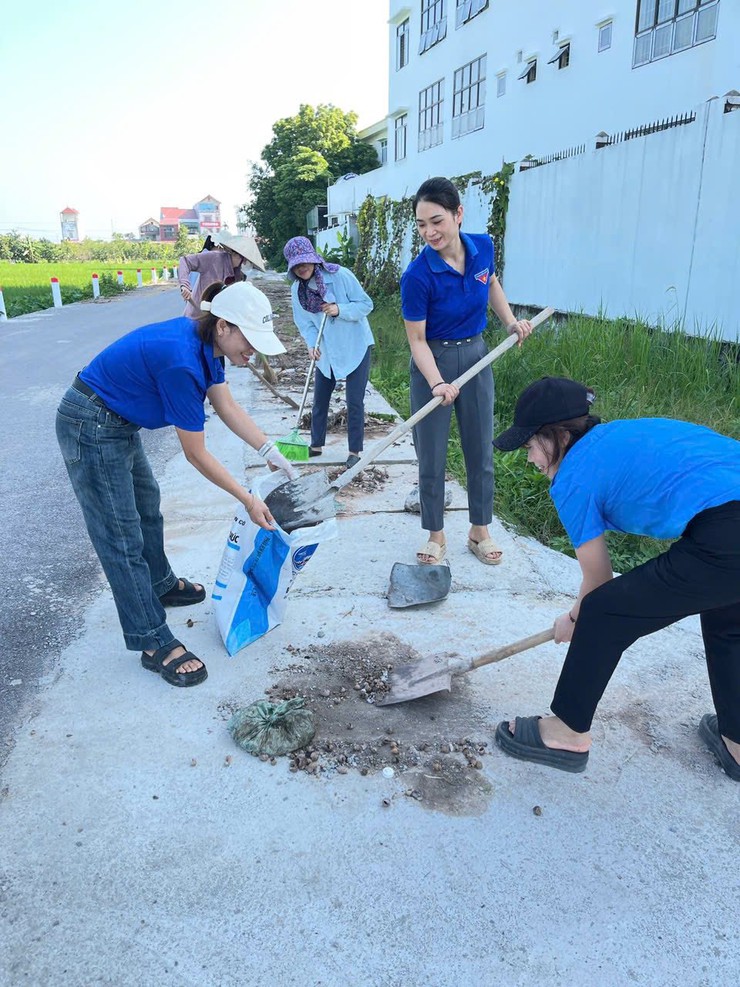 XÃ PHÚC SƠN RA QUÂN TỔNG VỆ SINH MÔI TRƯỜNG TOÀN XÃ HƯỞNG ỨNG CHÀO MỪNG 80 NĂM CÁCH MẠNG THÁNG TÁM VÀ QUỐC KHÁNH 2/9- Ảnh 2.